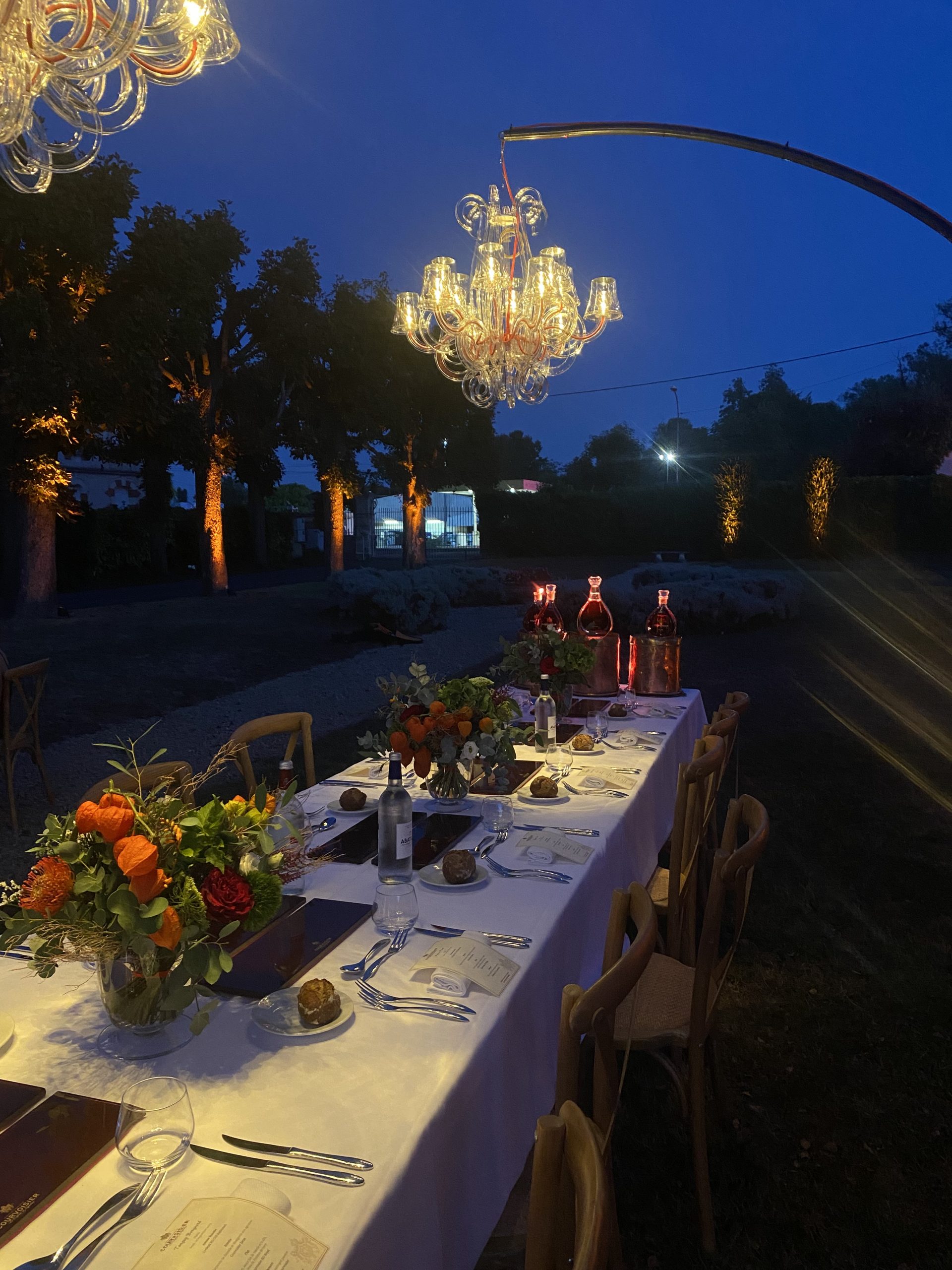 Table avec une belle décoration pour séminaire